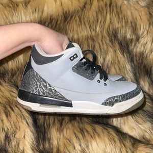 WOLF GREY 3s - SIZE 5.5